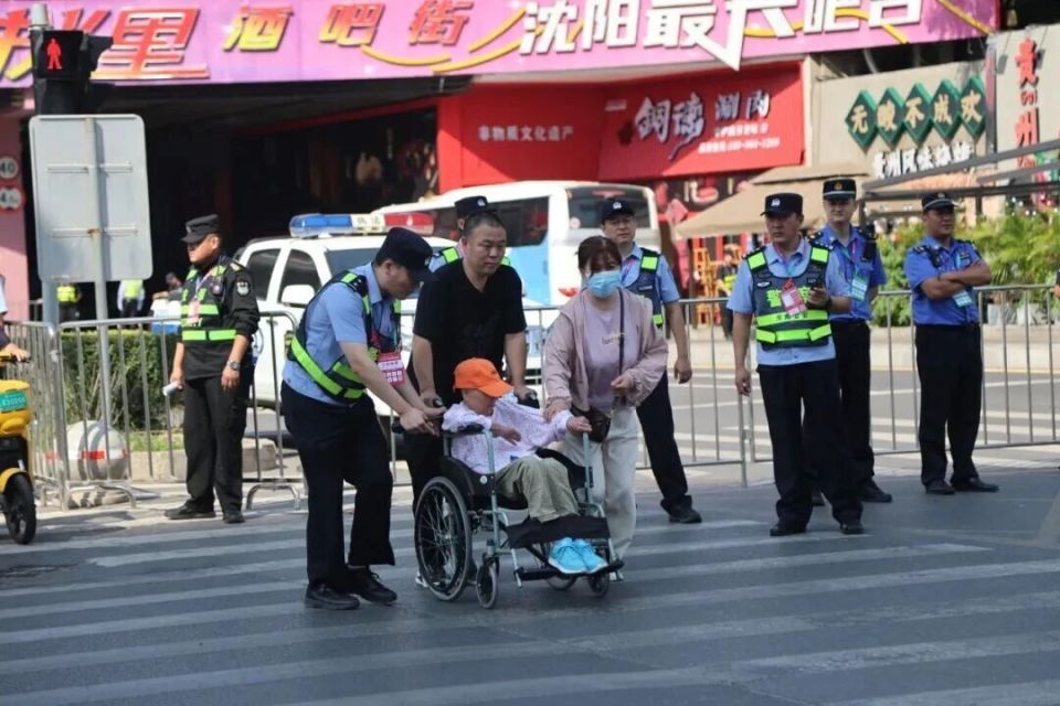 供暖心帮助, 向完赛的跑 供暖心帮助, 向完赛的跑