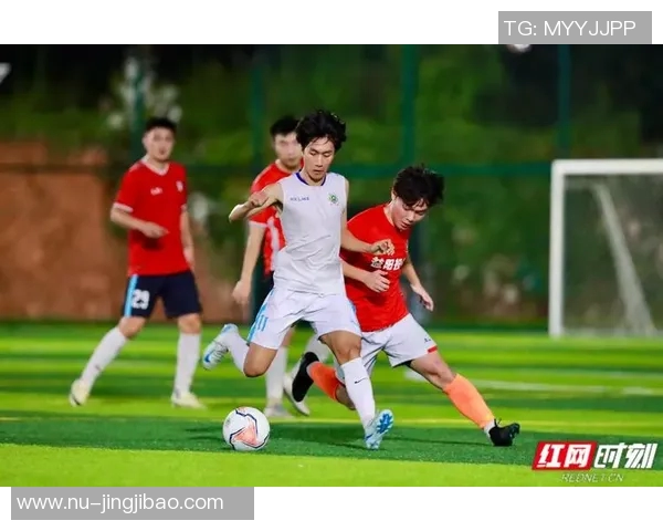 从贫困家庭到绿茵场传奇这些足球巨星如何用汗水书写自己的逆袭人生